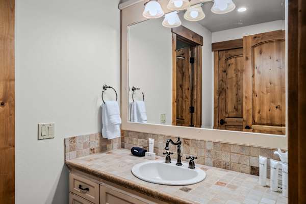 Abode at Trail Creek Canyon, ranch estate, views, hot tub, games