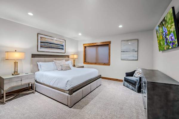 Abode at Trail Creek Canyon, ranch estate, views, hot tub, games