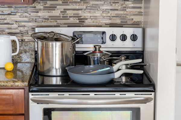 The fully equipped kitchen includes casseroles, frying pans, and all the essentials for easy, hassle‑free meals.