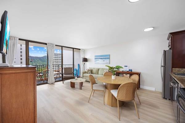 Enjoy the beautiful view of Diamond Head mountain and the city from your living area.