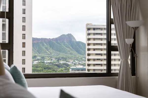Beautiful Diamond Head mountain view directly from your bedroom window.