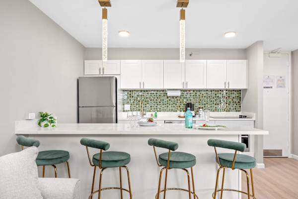 Breakfast bar with 4 chairs, perfect for shared meals.