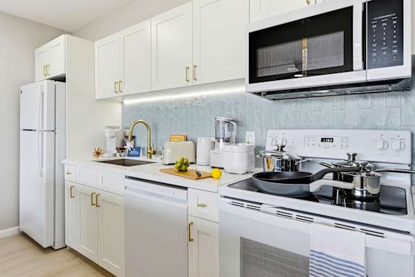 Prepare your favorite delicacies in your fully equipped kitchen.