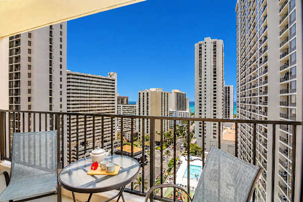 Enjoy having coffee with these beautiful views!