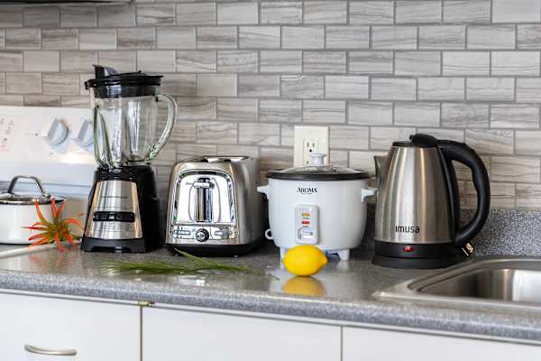 Enjoy convenient meal prep with handy small appliances—blender, rice maker, electric kettle, and toaster—ready for your use.