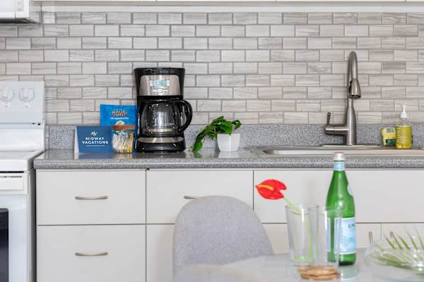 Brew a fresh cup anytime with this convenient drip coffee maker—perfect for kickstarting your morning.