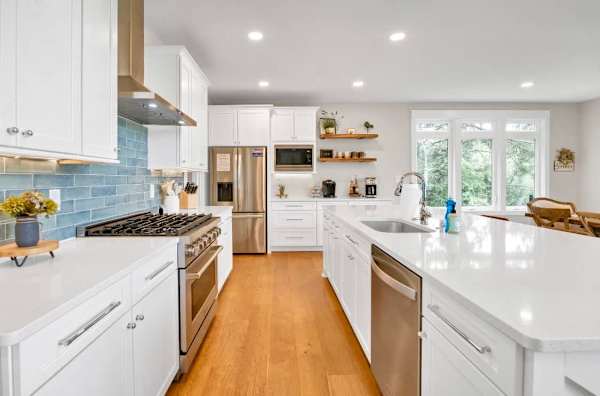 Guests will love to gather in this gourmet kitchen, stocked with high-end cookware and every essential you could need. Don't miss the impressive walk-in pantry! With breathtaking lake views and a spacious island this kitchen is a chefs dream!