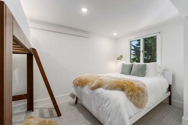 Abode at Solstice Suite, ski shuttle, hot tub, Teton Village