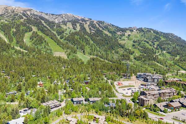Abode at Solstice Suite, ski shuttle, hot tub, Teton Village