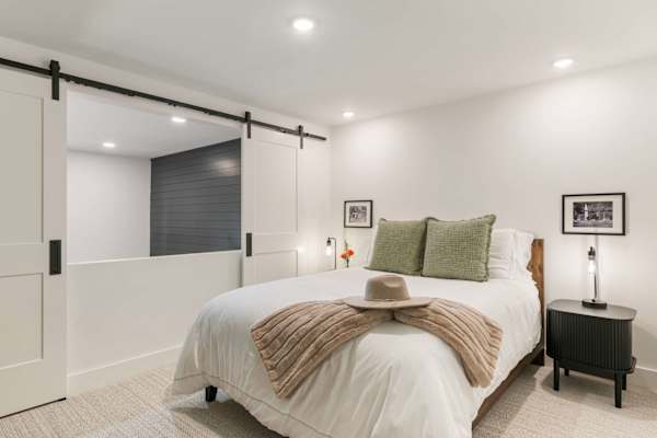 Abode at Solstice Suite, ski shuttle, hot tub, Teton Village