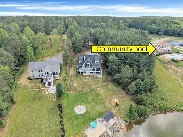 This aerial shot shows Blueberry Bay and the proximith to the pool, tennis courts/pickleball/clubhouse. Guests just exit the driveway and walk to the next driveway entrance to the clubhouse entrance.