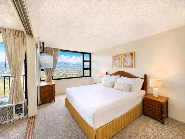 Relax in your king-size bed in the bedroom with mountain views