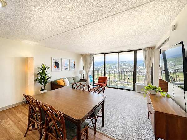 While dining, enjoy the panoramic mountain views from your floor-to-ceiling window glass