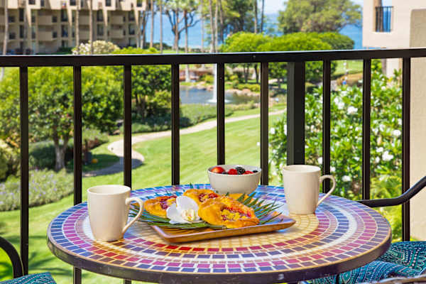 Relax on the balcony with a great garden and ocean views