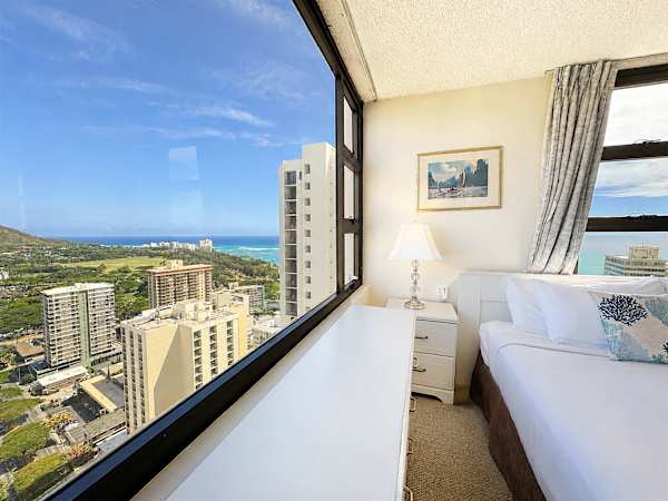 Wake up to stunning, high-rise panoramas of the sparkling blue ocean and city skyline right from the comfort of your bedside