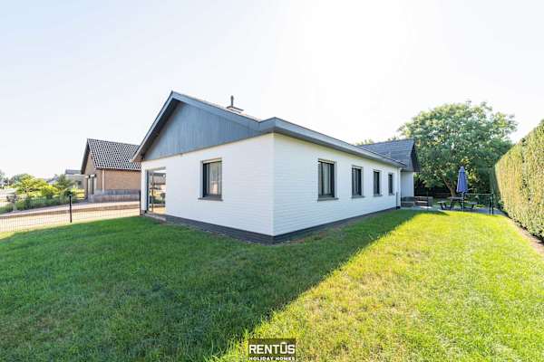 Villa Zee en Zand-bungalow with garden and parking