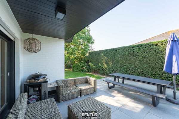 Villa Zee en Zand-bungalow with garden and parking