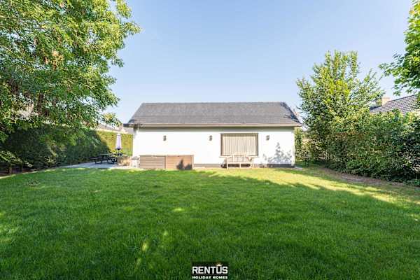 Villa Zee en Zand-bungalow with garden and parking