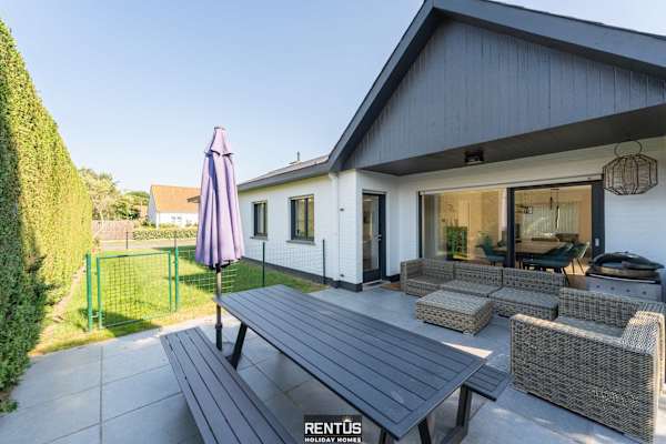 Villa Zee en Zand-bungalow with garden and parking