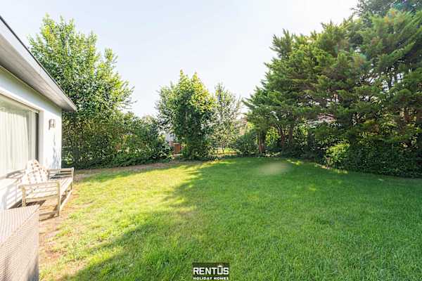 Villa Zee en Zand-bungalow with garden and parking