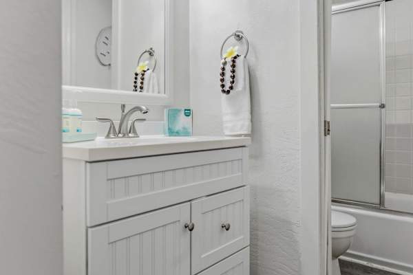 Fresh And Modern Bathroom Retreat