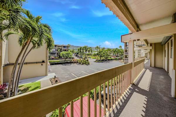 Sunny Outdoor Breezeways Highlight the True Island Style
