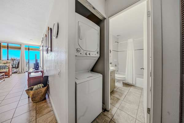 Convenient In-Unit Washer And Dryer For Beach Days