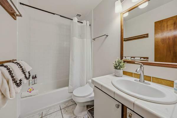 Fresh And Sparkling Bathroom Retreat