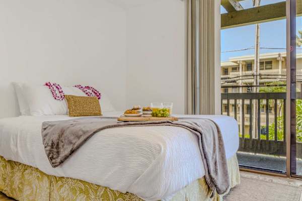 Cozy Bedroom With Private Balcony Access