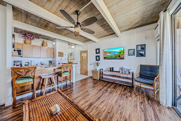 Island Inspired Living And Dining
