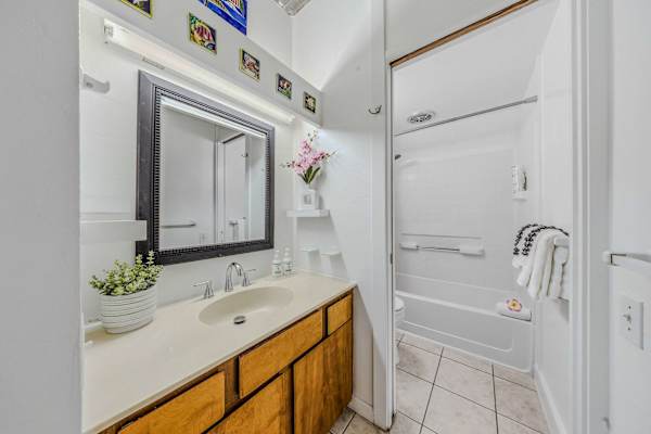 Fresh Modern Bathroom Retreat