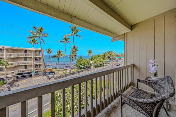 Swaying Palm Trees And Ocean Horizon Views From Your Lanai