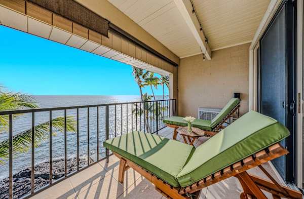 Lounge Above The Ocean Breeze
