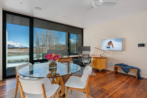 Abode at The Dragonfly Lodge, private pool, stunning Teton views