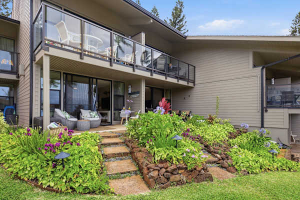 Lush Tropical Courtyard Welcome