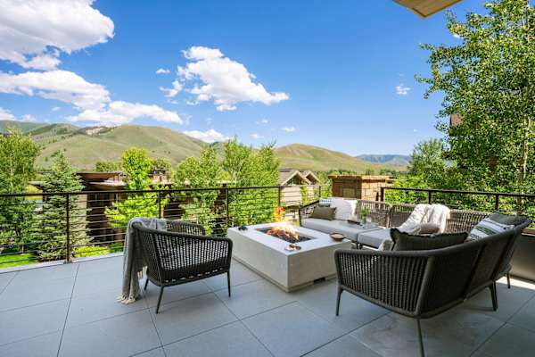 Abode at White Clouds, hot tub, Sun Valley, minutes to skiing