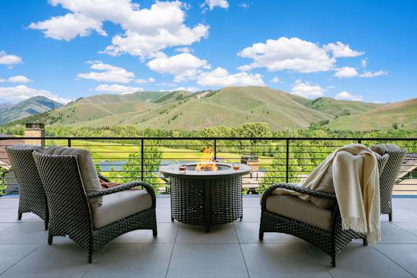 Abode at White Clouds, hot tub, Sun Valley, minutes to skiing