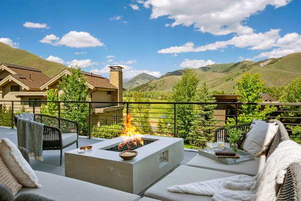 Abode at White Clouds, hot tub, Sun Valley, minutes to skiing
