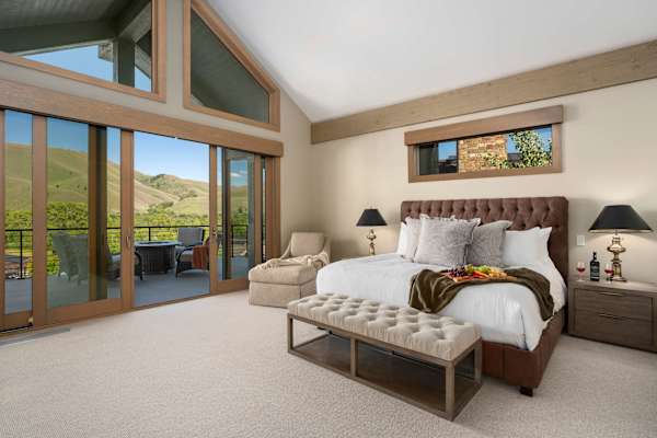 Abode at White Clouds, hot tub, Sun Valley, minutes to skiing