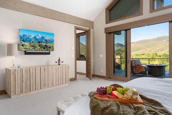Abode at White Clouds, hot tub, Sun Valley, minutes to skiing