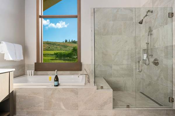 Abode at White Clouds, hot tub, Sun Valley, minutes to skiing