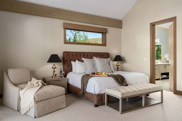 Abode at White Clouds, hot tub, Sun Valley, minutes to skiing