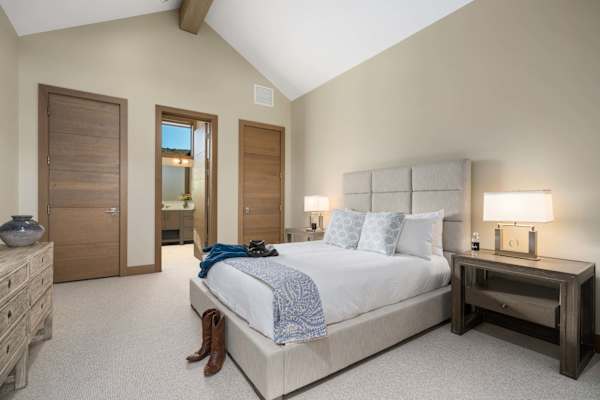 Abode at White Clouds, hot tub, Sun Valley, minutes to skiing