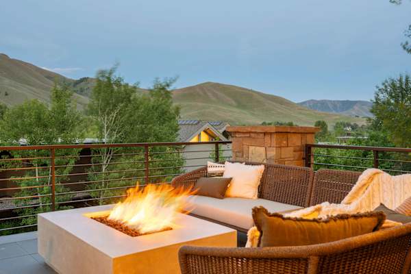 Abode at White Clouds, hot tub, Sun Valley, minutes to skiing