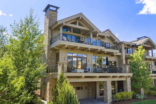 Abode at White Clouds, hot tub, Sun Valley, minutes to skiing