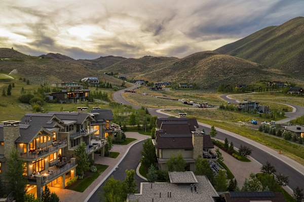 Abode at White Clouds, hot tub, Sun Valley, minutes to skiing