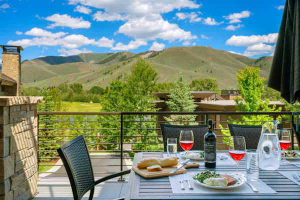Abode at White Clouds, hot tub, Sun Valley, minutes to skiing