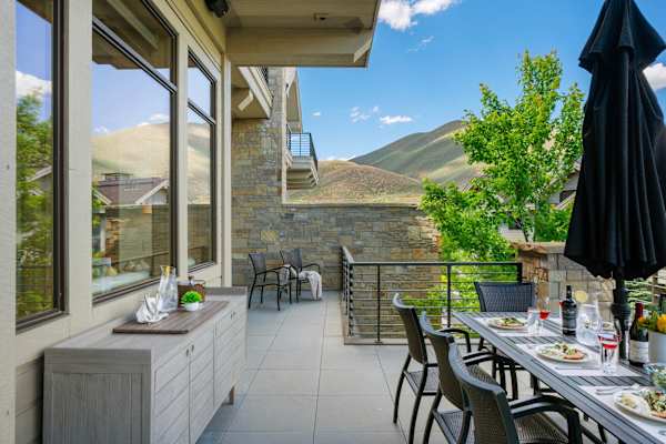 Abode at White Clouds, hot tub, Sun Valley, minutes to skiing