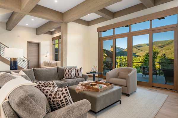 Abode at White Clouds, hot tub, Sun Valley, minutes to skiing