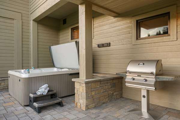 Abode at White Clouds, hot tub, Sun Valley, minutes to skiing